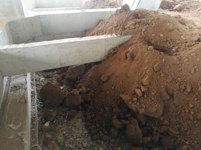 女戒工地3#楼一层地沟下回填土虚铺过后防下沉