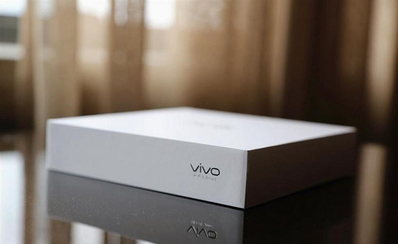 16包装方面,vivo x6采用简洁白色包装盒