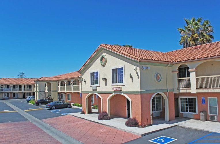 水晶温泉套房酒店 - 英格尔伍德 - 建筑