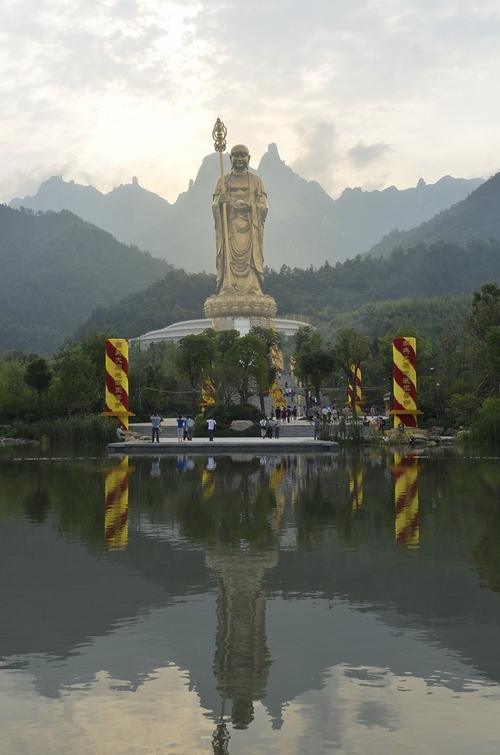 九华山九十九米地藏菩萨铜像