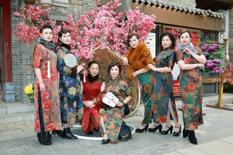 旗袍佳丽秀古城
