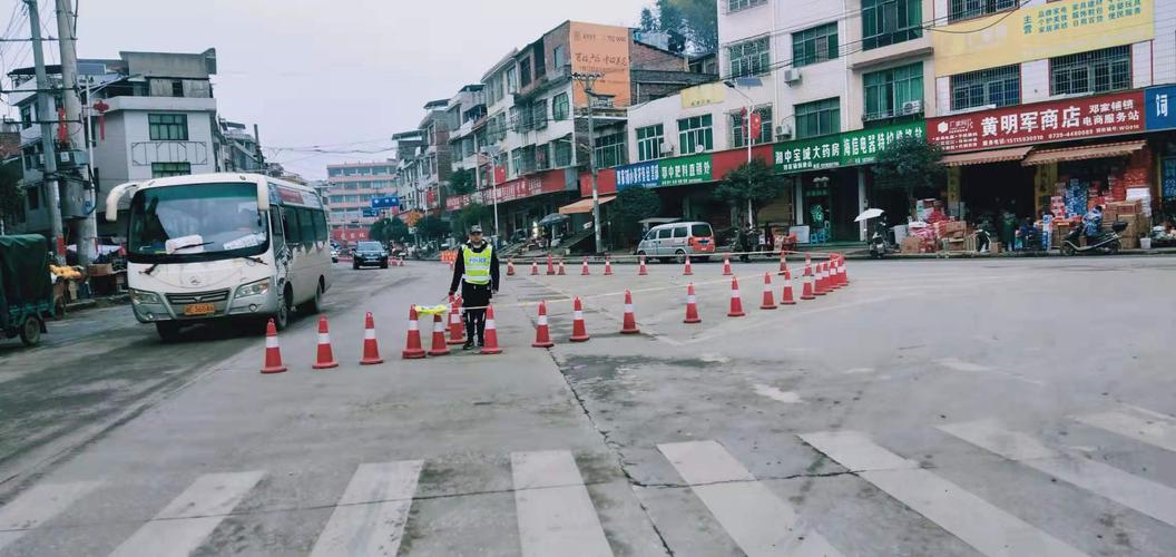 返乡车流高峰来袭,武冈邓家铺街上能不堵车吗?
