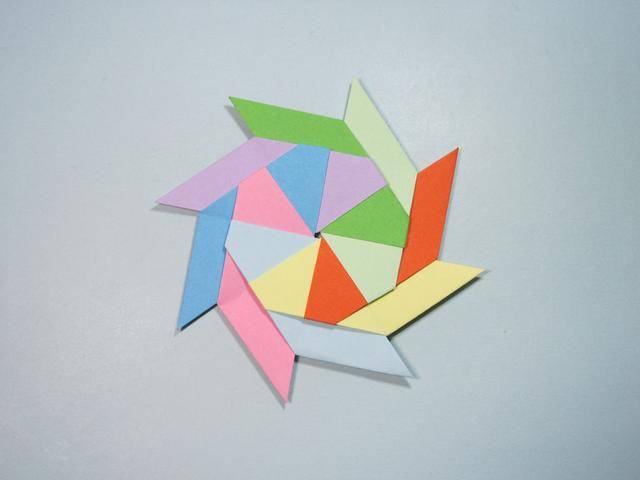 简单的手工折纸:变形飞镖的折法步骤图解