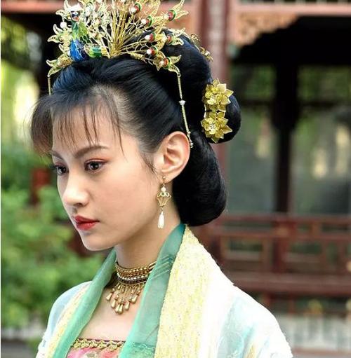 公认最美的杨姓女星杨超越垫底杨紫第五第一美到极致