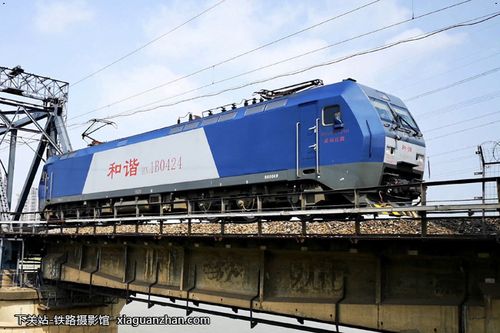 机车名称:和谐1b电力机车 hxd1b车    号:0424生产厂商:株洲运行时速