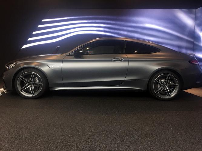卖北区空白奔驰c63amgcoupe哑光灰黑内现车加价6万元