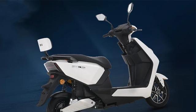 爱玛又出一款电摩,配备1000w凸极电机,续航超过100公里!