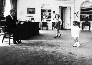 肯尼迪的儿子小约翰和女儿卡罗琳