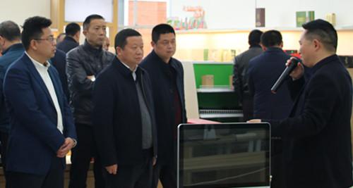 剑阁县委副书记张大勇一行人前往板桥乡学习考察脱贫攻坚工作