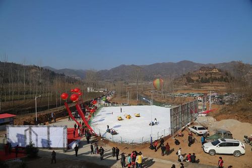 韩城市晋公山滑雪场首日开放 引爆全城滑雪热