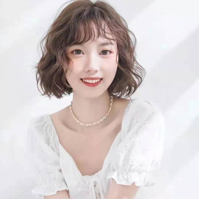 蛋蛋卷发型的卷形比较整齐,比羊毛卷也更加自然,但蓬松度也没有羊毛