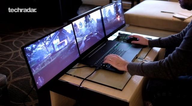 配备三块17.3英寸4k igzo显示屏.