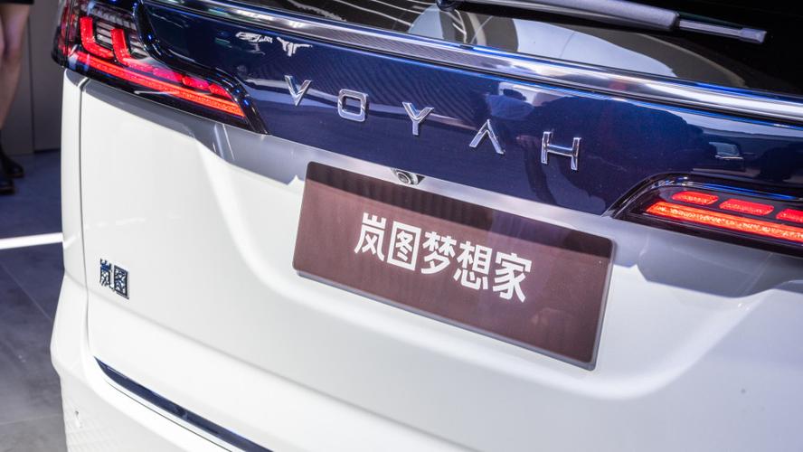 5.9秒破百,比gl8还大,岚图梦想家亮相车展,太豪气了