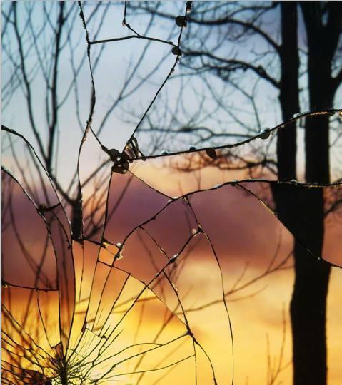 心理测试:4面碎镜子,哪面可以粘起来?测你明年能发何种财?