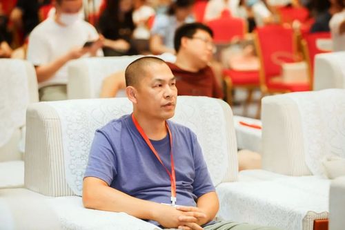 ——安顺学院教师蔡伟被评为全国"十大读书人物"