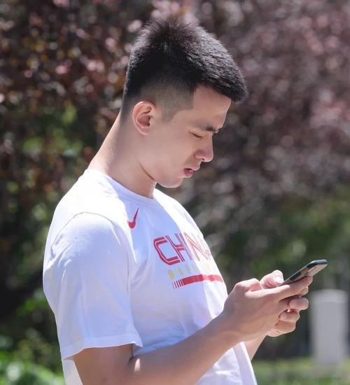 寸头篮球爷们赵继伟可以满足你的一切幻想.爱了吗?