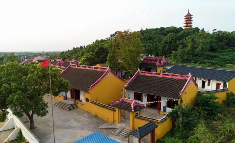 福江禅寺位于常熟海虞镇福山殿山的南山坡,据史志记载,本寺由梁代