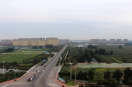 聊城一中新校位于昌润路以东,松桂大街以南,弘山路以北,清泽路以西