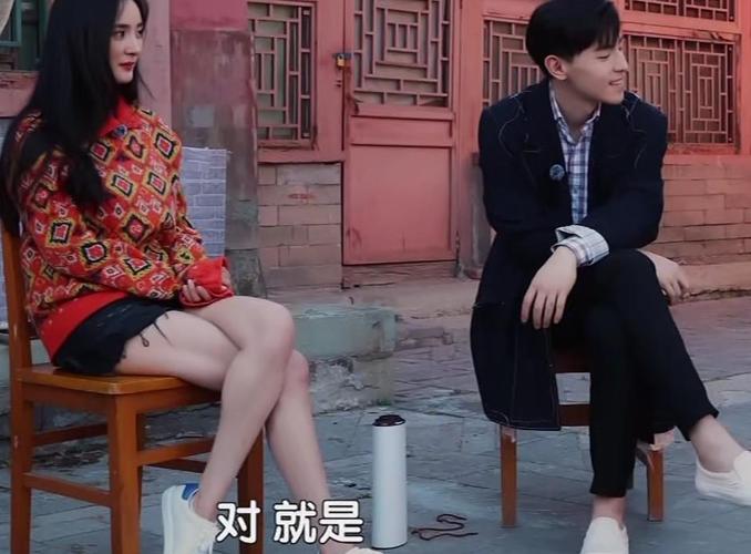 杨幂"女神"坐姿火了,当她翘起二郎腿那一刻,网友狂按暂停键!