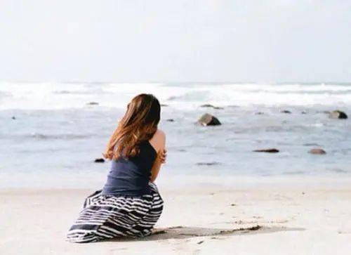 在那个熙攘又深稳的世间,即便是渺小若尘的幸福,亦是需要两个人真心