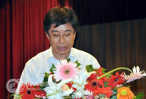 王强代表聊城大学党政领导班子及全校教职员工对滨州校友会成立表示