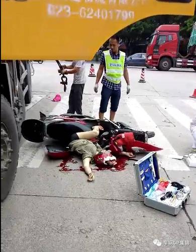 只有一张图,却异常震撼!带头盔被碾爆头