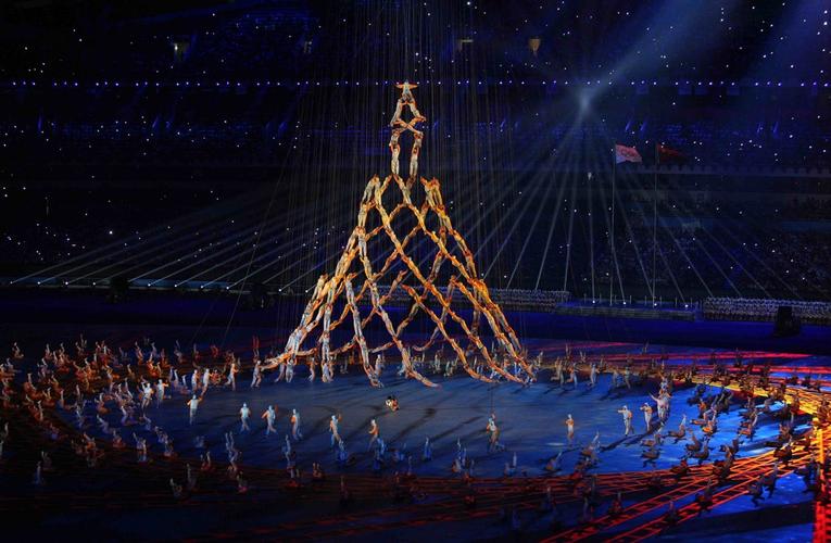 青奥会开幕现空中人塔