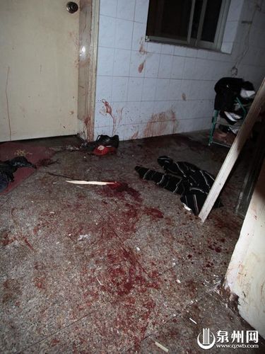 凶案现场一片狼藉,到处满是血迹(陈晓东 王金植 摄)