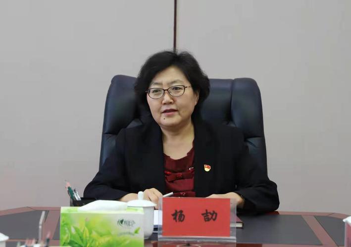 杨劼同志以普通党员身份参加办公室党支部主题党日活动