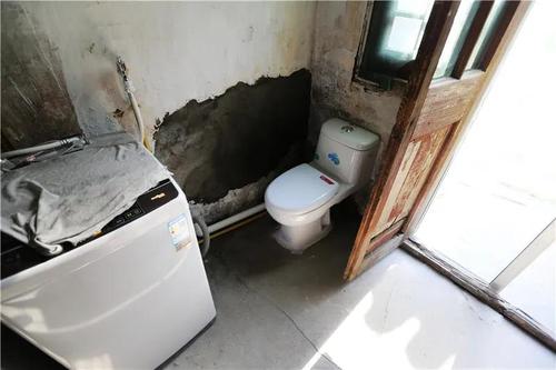 老公房拎马桶的日子