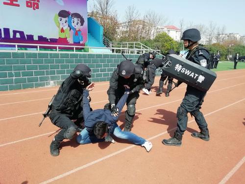 特警支队参与全市中小学生安全教育日主题活动