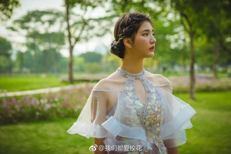 组图:华南师范大学校花 五官立体镜头感十足