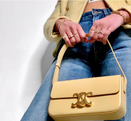 lv包包今年春夏款,这个颜色的包包不能错过!