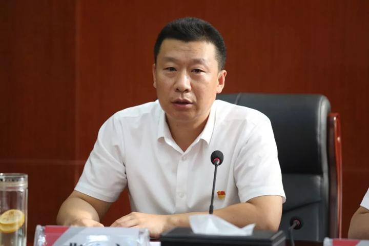 西铭矿九月份安全办公会要求提高一级用心去思考下沉一级用力去办事