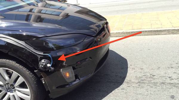 今年8月份开始,特斯拉model x原本的车头双摄像头模块附近也开始出现