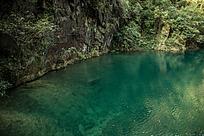 碧绿湖水