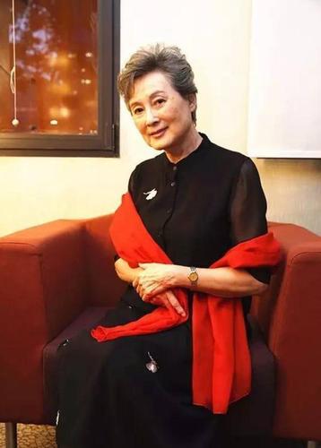 她是《西游记》最美王后,美貌气质堪与秦怡媲美,姐妹中3位演员