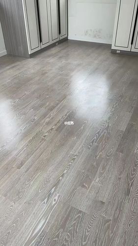 充满艺术范儿的灰色系木地板_艺术_圣象地板(新安居店)自由行热门攻略