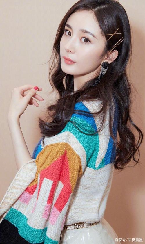 杨幂的眼睛太美了,透亮的眼睛宛如天使