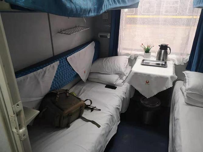 关于绿皮火车的软卧车厢