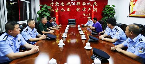 山西运城盐湖公安夜晚突击进行治安大清查