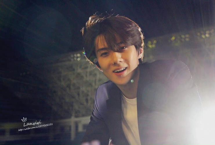 精选吴世勋壁纸爱笑的世勋