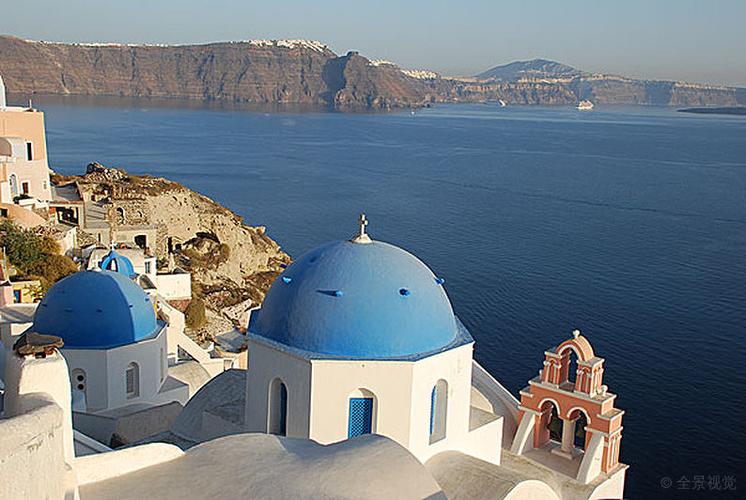 圣托里尼岛的蓝顶教堂