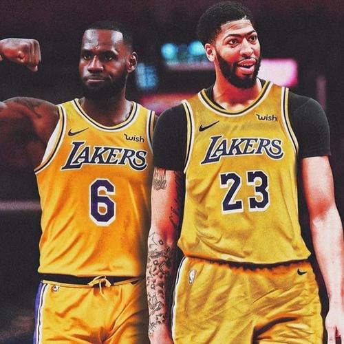 詹姆斯为戴维斯让出23号,球衣退役却让湖人