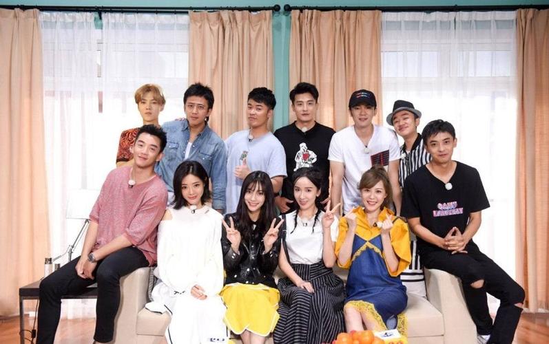 陈赫晒《爱情公寓》原班人马和跑男的大合照,鹿晗竟然是p上去的