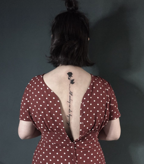 女生脊柱纹身图集适合女生脊柱的纹身图片设计7