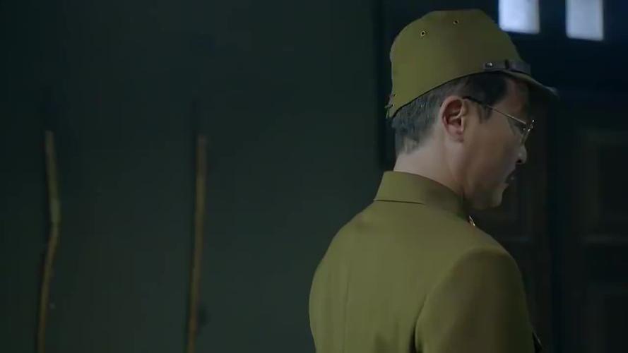 虎口拔牙:男子偷走白露的情报,鬼子说他不厚道