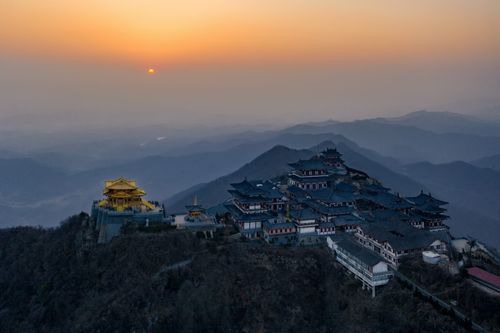 云烟缭绕,钟鼓余音袅——大洪山慈恩寺金顶和佛足阁