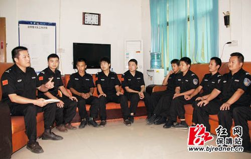 讯(分站记者 彭运生  刘玲)保靖县公安局巡特警大队成员读《娘》书后