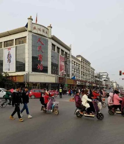 春节临近邳州人民商场热闹非凡